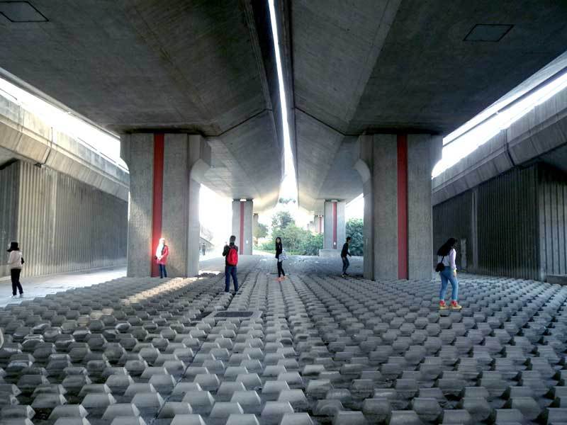 On January 19, Nadim Abbas led a day-long tour across the city, based on the artist’s work and engagement with his environments. Participants explored concrete islands underneath the Connaught Road West flyovers. Photo by Heman Chong. Courtesy Latitudes, Barcelona.