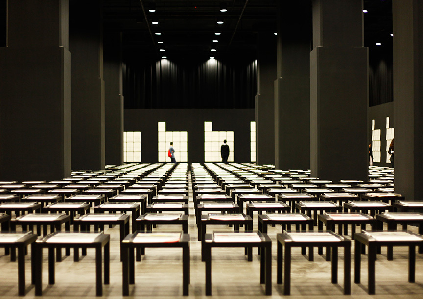 On January 21, over 400 members of the public gathered in the exhibition hall filled with rows of low, black desks, each with a single month to color, amend and erase according to the participants’ own memories.