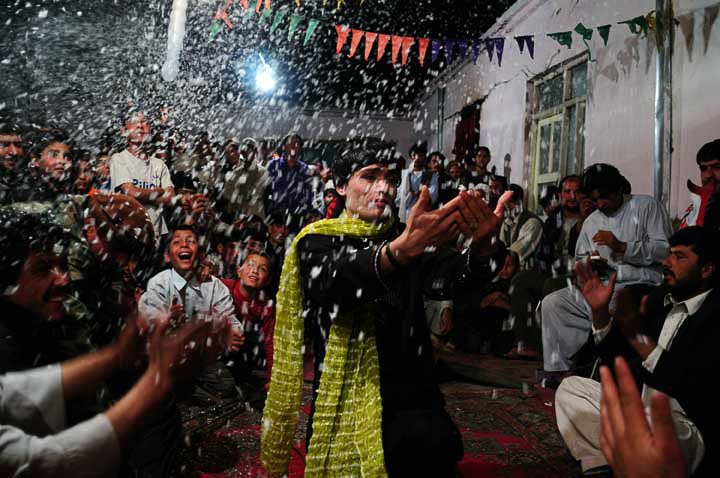 BALIT ALI BATOOR chronicles a performance. Shukur, 21 years old, was kidnapped in Kabul when he was 12 years old and taken to Kunduz where he was kept as a Bacha Bereesh. After five years he escaped and returned to Kabul where he now earns a living working as a dancer. Copyright the artist.