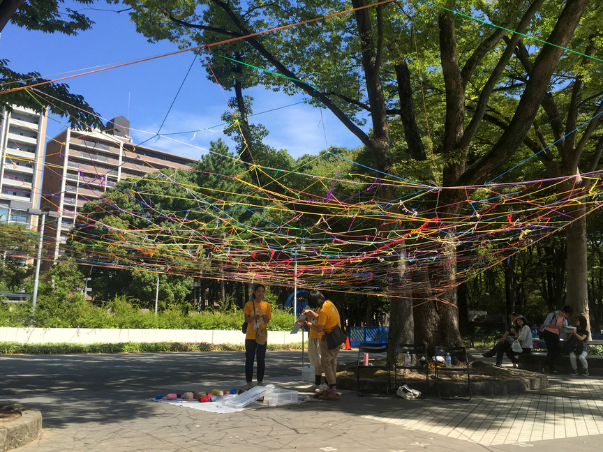 At Brazilian artist JOÃO MODÉ’s NET Project (2003/2016), installed in three different locations, Nagoya, Okazaki and Toyohashi. Visitors are invited to tie any colored piece of yarn of any length to the web, connecting visitors to one another over time and space. The sections from all locations will be brought together and displayed during the last week of the Triennale.