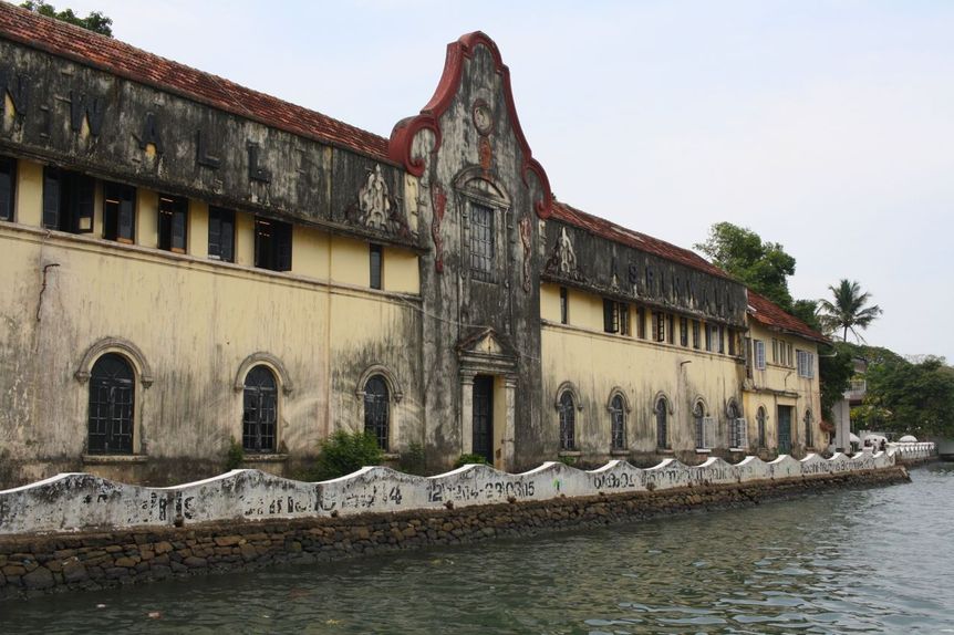 The sea-facing facade of Aspinwall House.