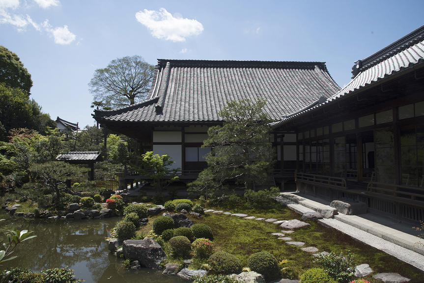 Exterior of sub-temple Ryosokuin at the 815-year-old Buddhist Kenninji Temple, where NOBUYOSHI ARAKI’s works were shown. Located in Gion, the famous Geisha area in Kyoto, Ryosokuin is regularly used as a venue for art exhibitions. All photos by Jessica Keung for ArtAsiaPacific.