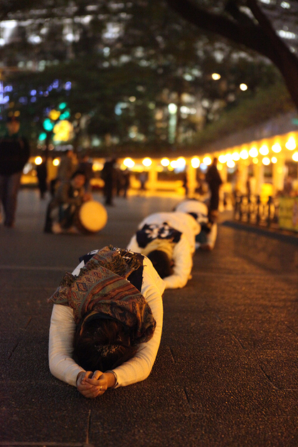 Hong Kong protesters’ peaceful sit-in demonstration against the Sino-Hong Kong Express Railway on 18 January, Hong Kong, 2010. Photo by Benson Tsang.