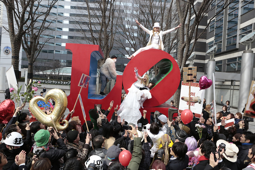 CHIM↑POM, LOVE IS OVER, 2014, lambda print, 78 × 115.5 cm. Photo by Kishin Shoniyama. Courtesy Chim↑Pom Studio.