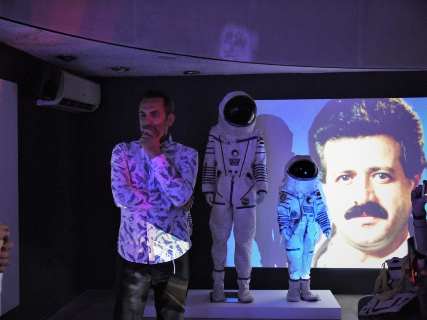 HALIL ALTINDERE inside the Old Sharjah Planetarium, discussing his “Space Refugee” project (2016) as part of the “Active Forms” exhibition organized by Sharjah Art Foundation.