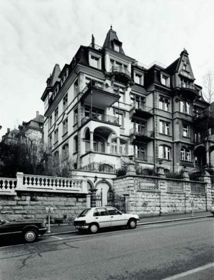 Exterior view of the gallery on Sonneggstrasse in Zurich, 1992. Courtesy Hauser & Wirth.