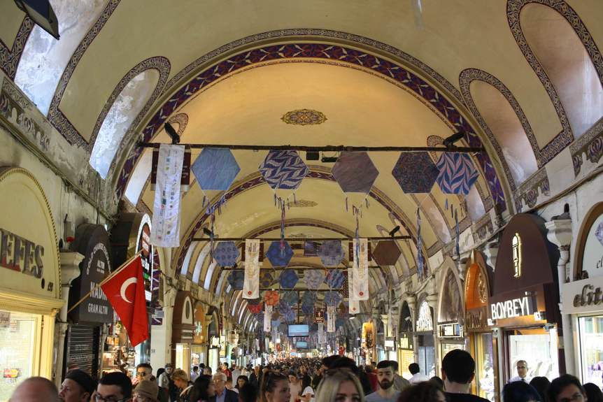 Kites made from ebru paper by YILMAZ ENEŞ on the main avenue of the Grand Bazaar.