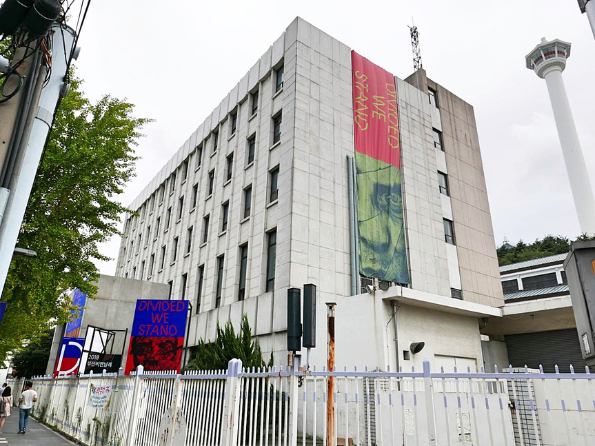 The second venue of the Busan Biennale 2018, the former Bank of Korea building in downtown Busan.