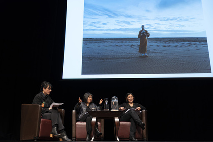 ALISON WONG and KIRSTEN WONG’s presentation “Breathing Life into Old Bones,” at the 2018 Asian Aotearoa Arts Hui, Museum of New Zealand Te Papa Tongarewa, Wellington. Photo by John Lake. Courtesy Asian Aotearoa Arts Hui.