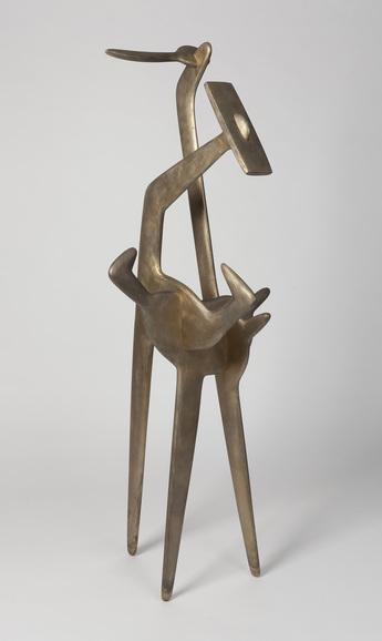 ISAMU NOGUCHI, Strange Bird, 1945/71, brushed bronze, 141.3 × 54.3 × 50.8 cm. Photo by Kevin Noble. Copyright and courtesy The Isamu Noguchi Foundation and Garden Museum, New York / ARS.