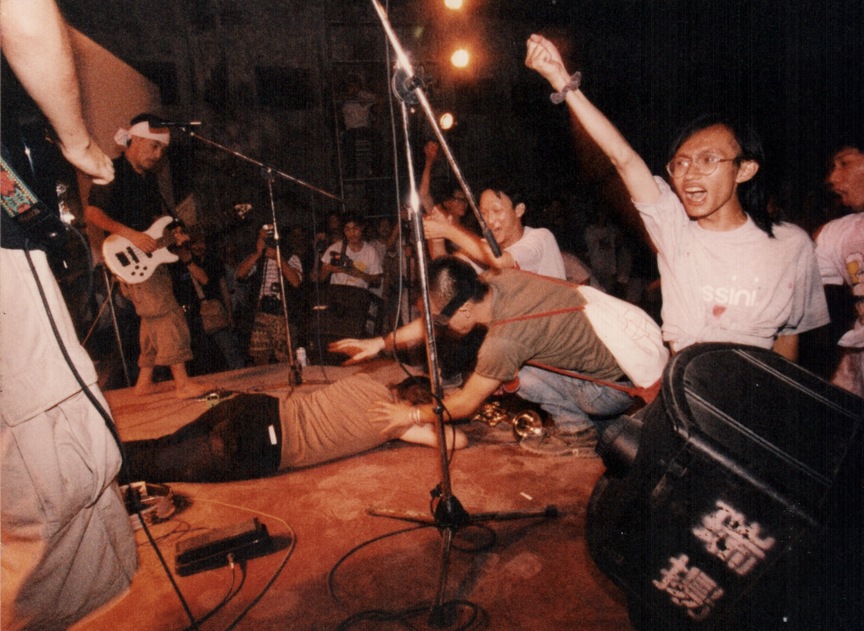 Photo documentation of Taipei Post-industrial Arts Festival, Tai Pei Guting Riverside Park, 1995. Courtesy Lin Chiwei.