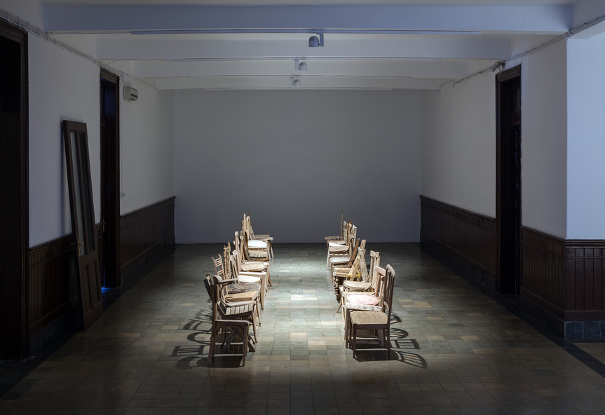 Installation view of SEVIM SANCAKTAR’s Let it sit so that you can remember, 2019, installation with 50 chairs, dimensions variable, at “Eyelids, two friends two foes,” Galata Greek Primary School, Istanbul, 2019. Courtesy Engin Gerçek / Studio Majo and the artist.