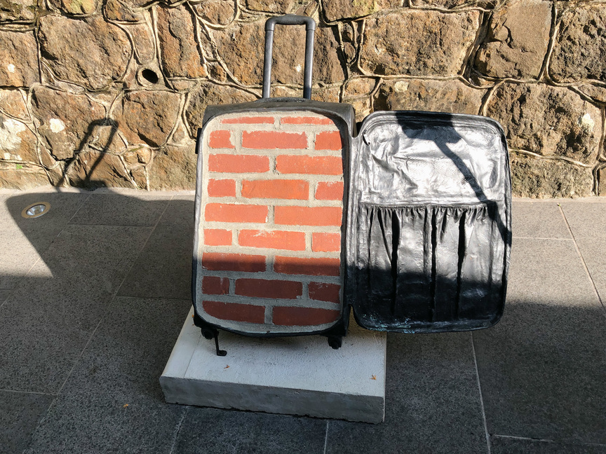 An allegory of migration, Nostalgia (2013) is a cast of Cuban sculptor YOAN CAPOTE’s suitcase used during a trip to New York, the interior space of which is packed with bricks sourced from Manhattan. The wall alludes to the weight of the past and the impossibility of return, evoking the bittersweet experience of immigrants.