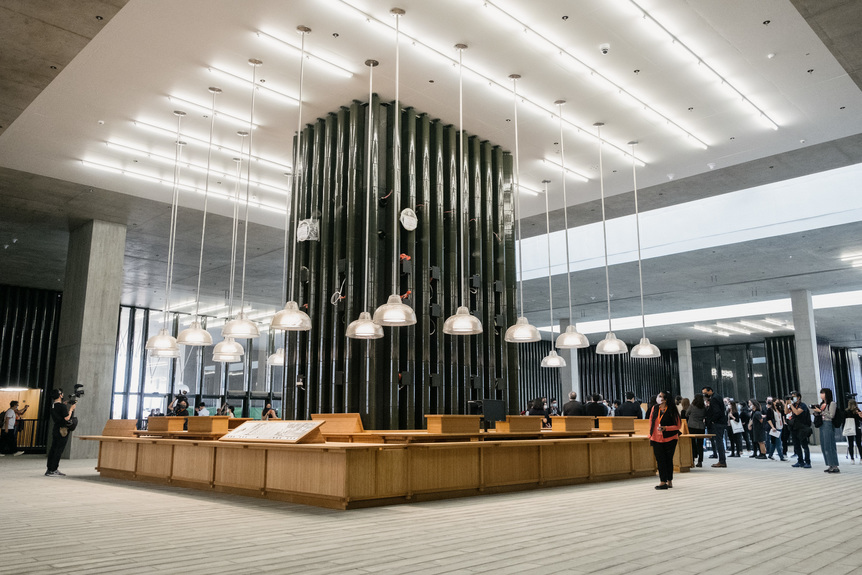 The ticketing and information desk on the ground floor features bamboo counters with ridged surfaces and lights that resemble the butcher lamps ubiquitous in Hong Kong’s wet markets. The pillar behind the desk has the same ceramic tiles that are used on the facade.