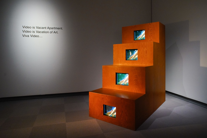 Installation view of SHIGEKO KUBOTA’s Duchampiana: Nude Descending a Staircase, 1976/2021, Super 8mm film transferred to video and color-synthesized video, monitors, plywood, 168.3 × 78.6 × 170.2 cm, at “Viva Video! The Art and Life of Shigeko Kubota,” Niigata Prefectural Museum of Modern Art, 2021. Photo by Yukihiro Yoshihara.