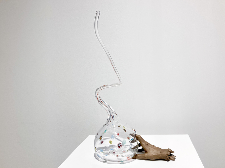 Combining a hand-blown, floral glass vessel with a bronze casting of her own hand, KELLY AKASHI’s Life Forms (2021) captures a surreal situation in which the artist’s hand is mysteriously seen modifying her own artwork at Tanya Bonakdar Gallery (New York / Los Angeles).